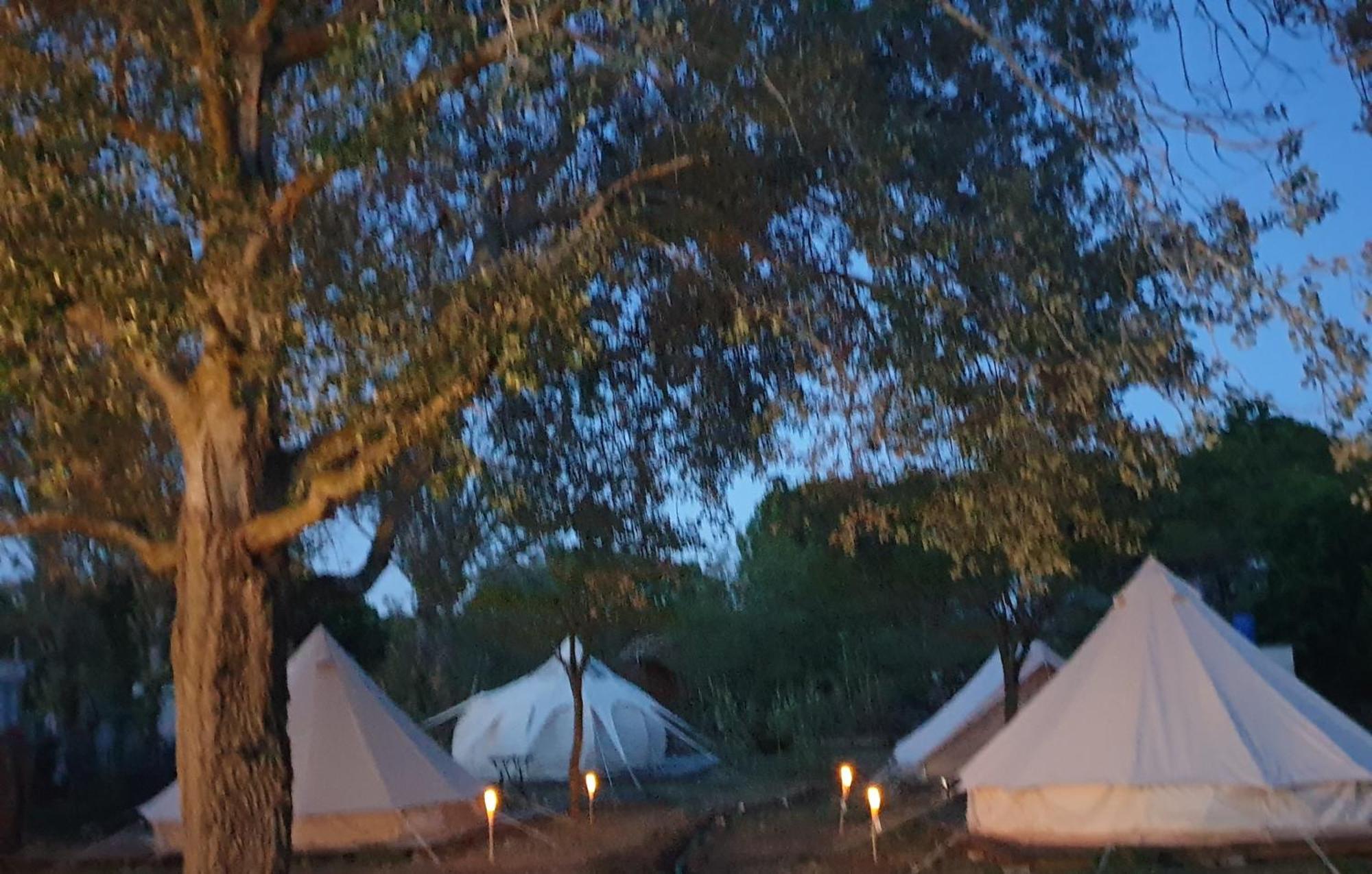Le Jeklo Hotel Vias Luaran gambar
