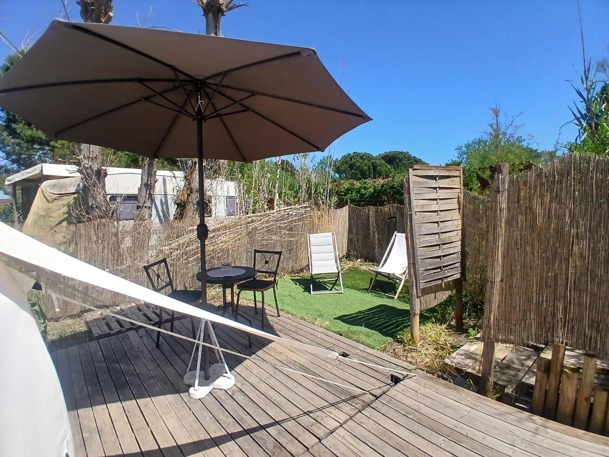 Le Jeklo Hotel Vias Luaran gambar