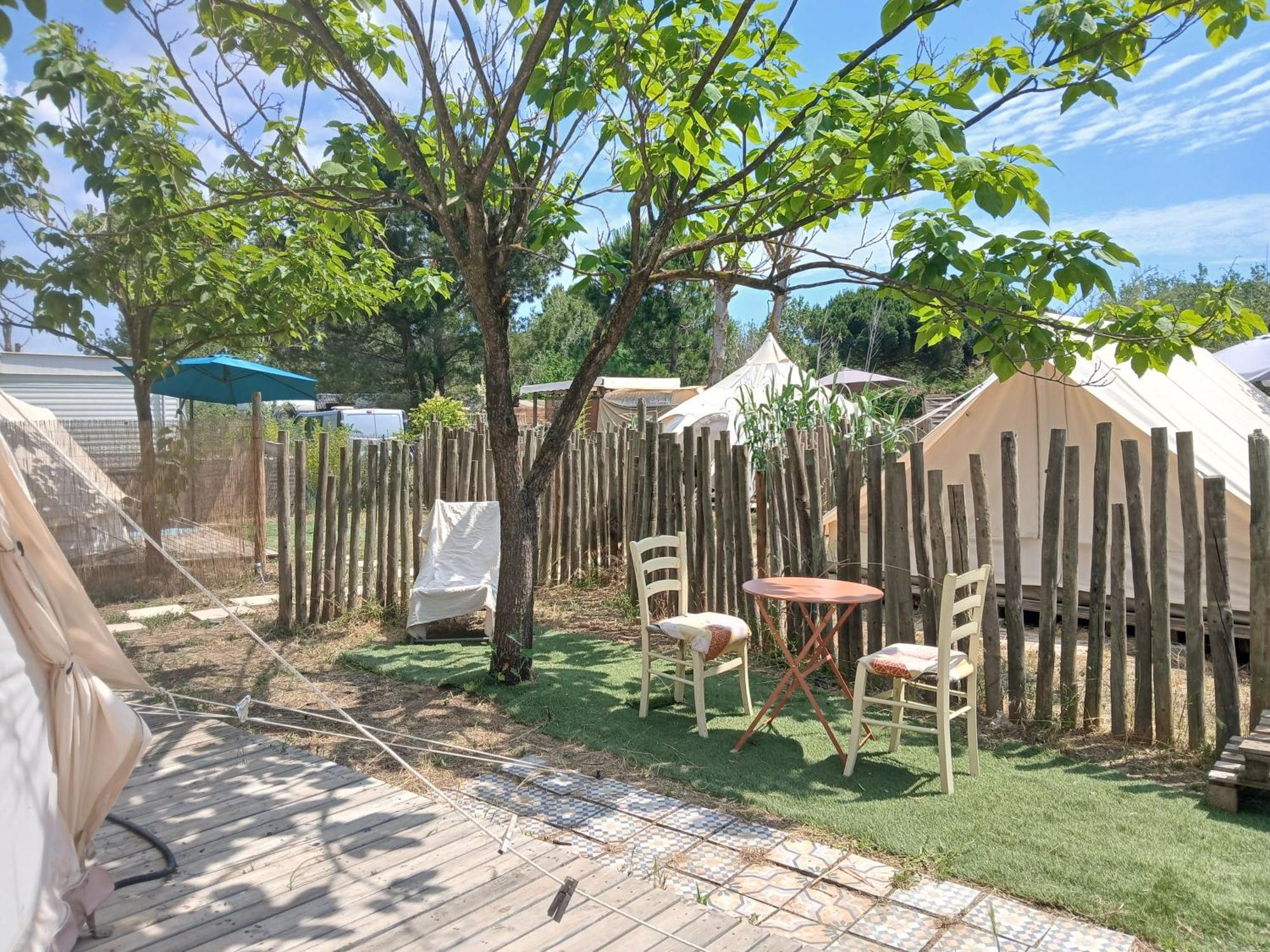 Le Jeklo Hotel Vias Luaran gambar