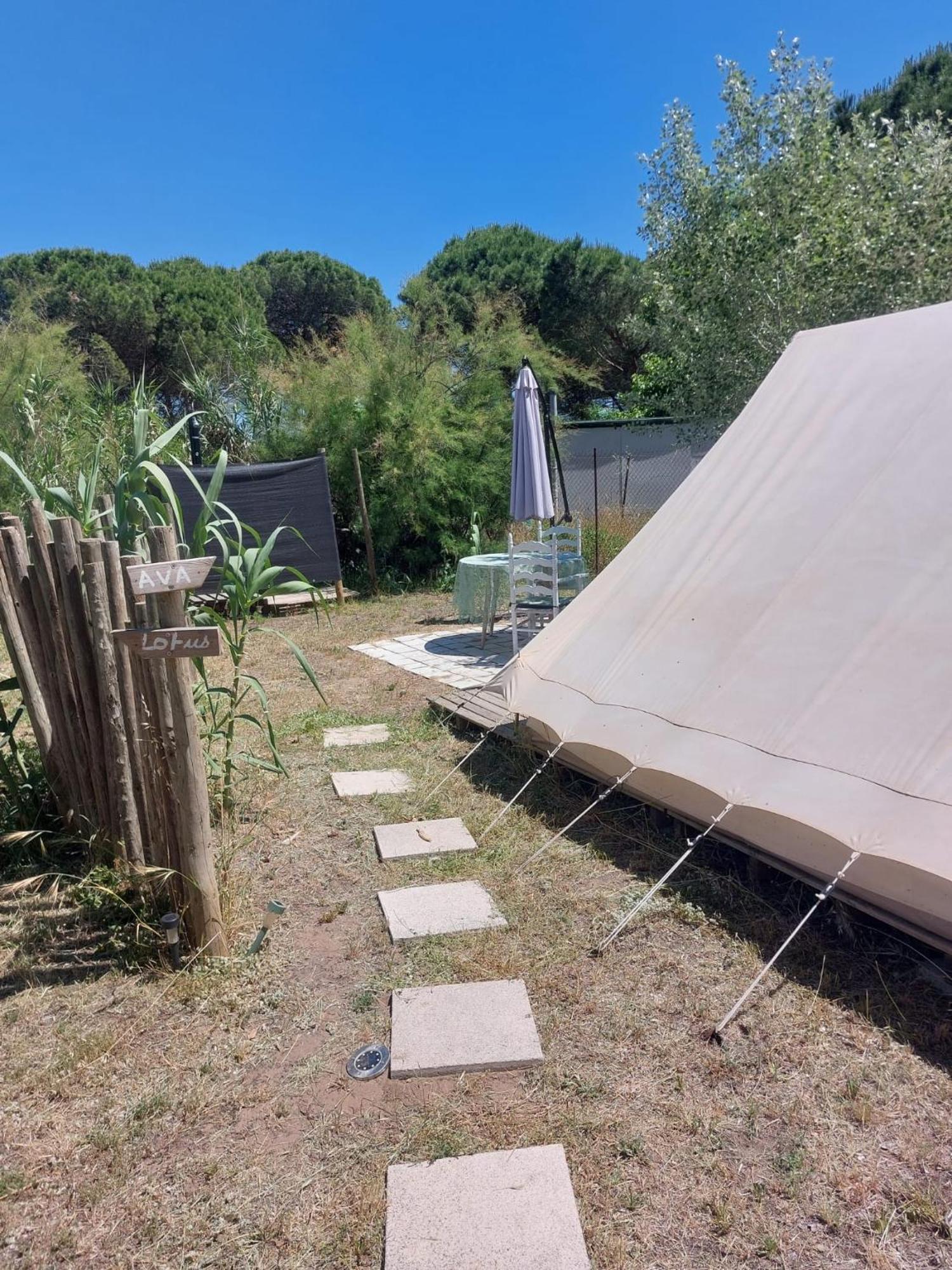 Le Jeklo Hotel Vias Luaran gambar